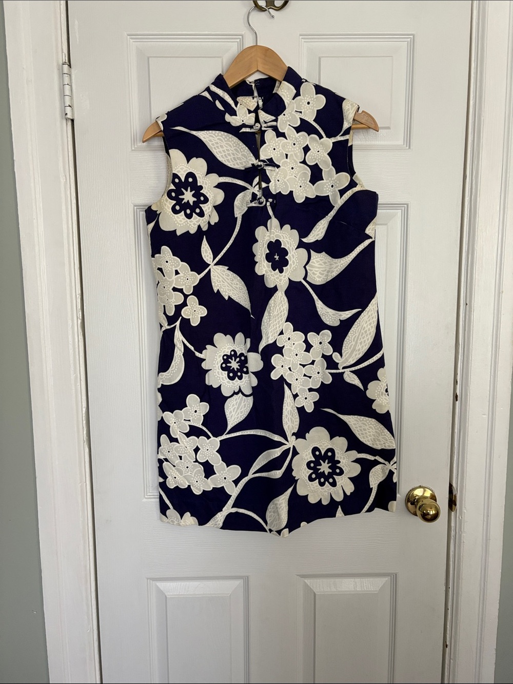 Vintage Sun Fashions of Hawaii blue and White Floral Sleeveless Shift Dress sz s